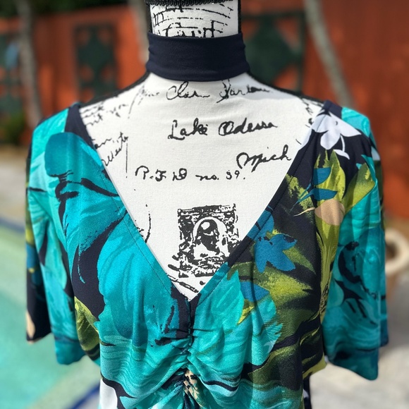 VENUS Tops - 🌺🌺VENUS!  Choker Design tropical top- Excellent Condition!! NWOT 🌺🌺🌺